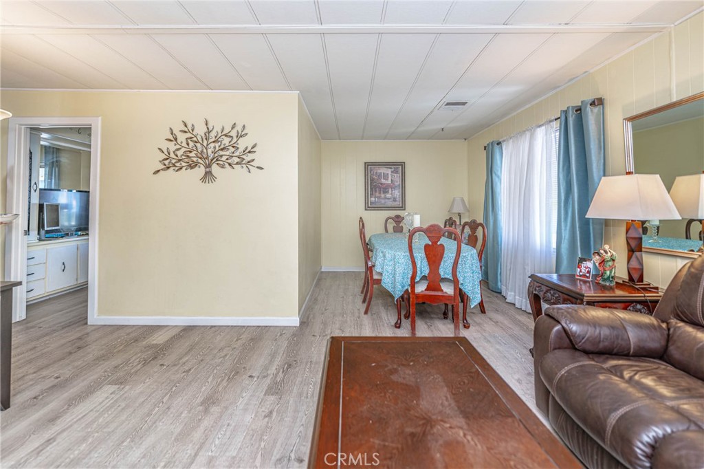 10550 Western Avenue 76