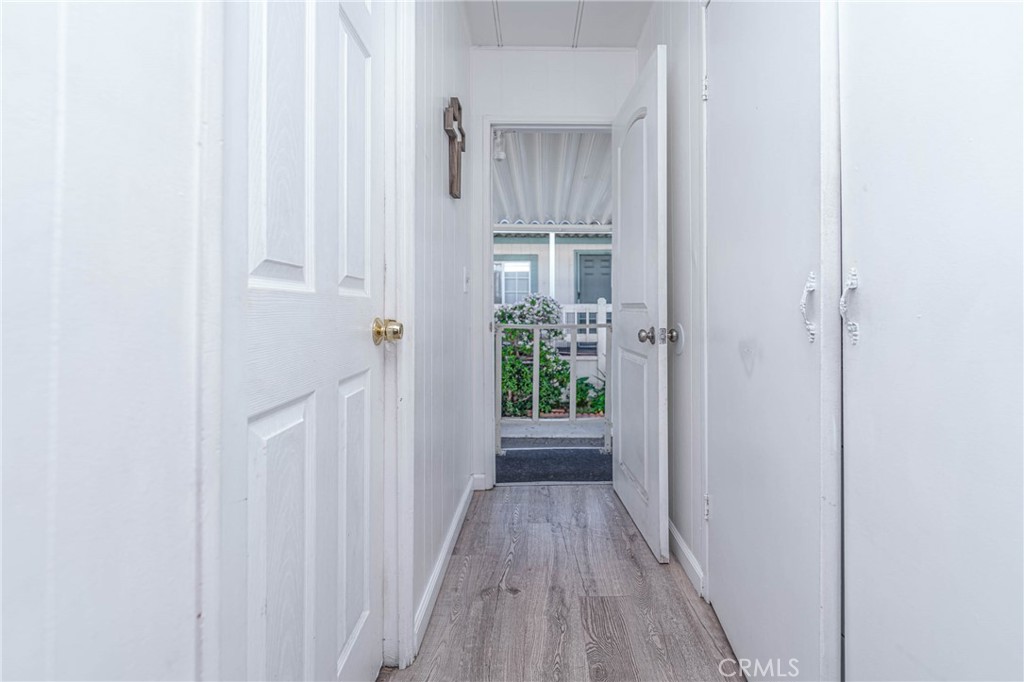 10550 Western Avenue 76