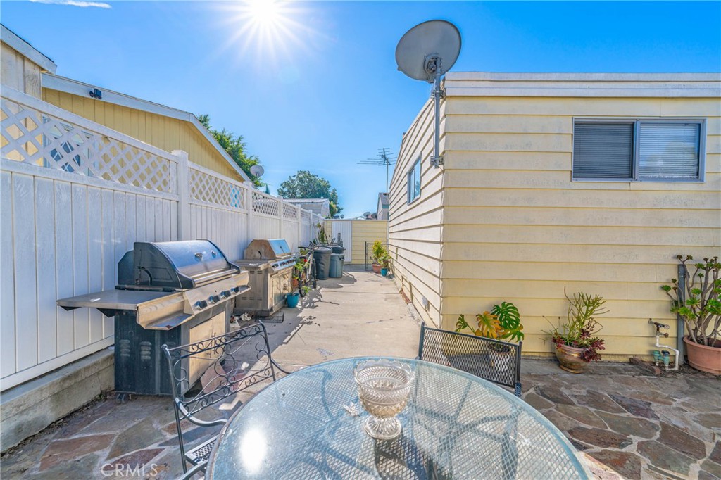 10550 Western Avenue 76