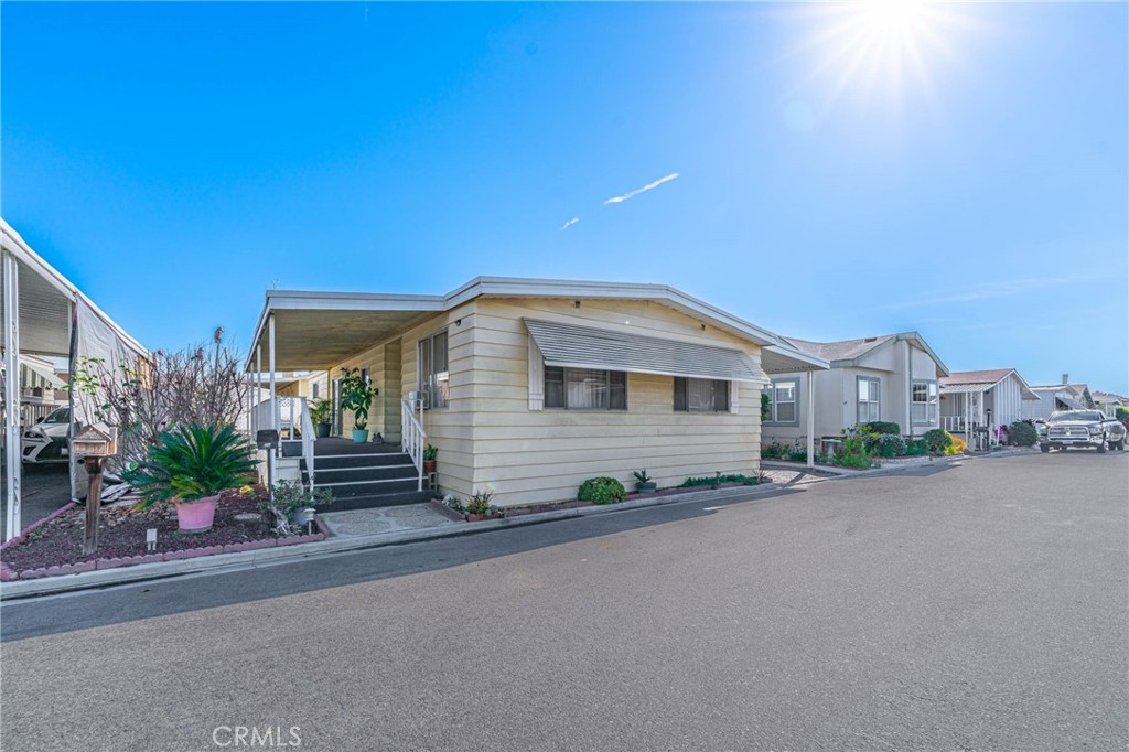 10550 Western Avenue 76