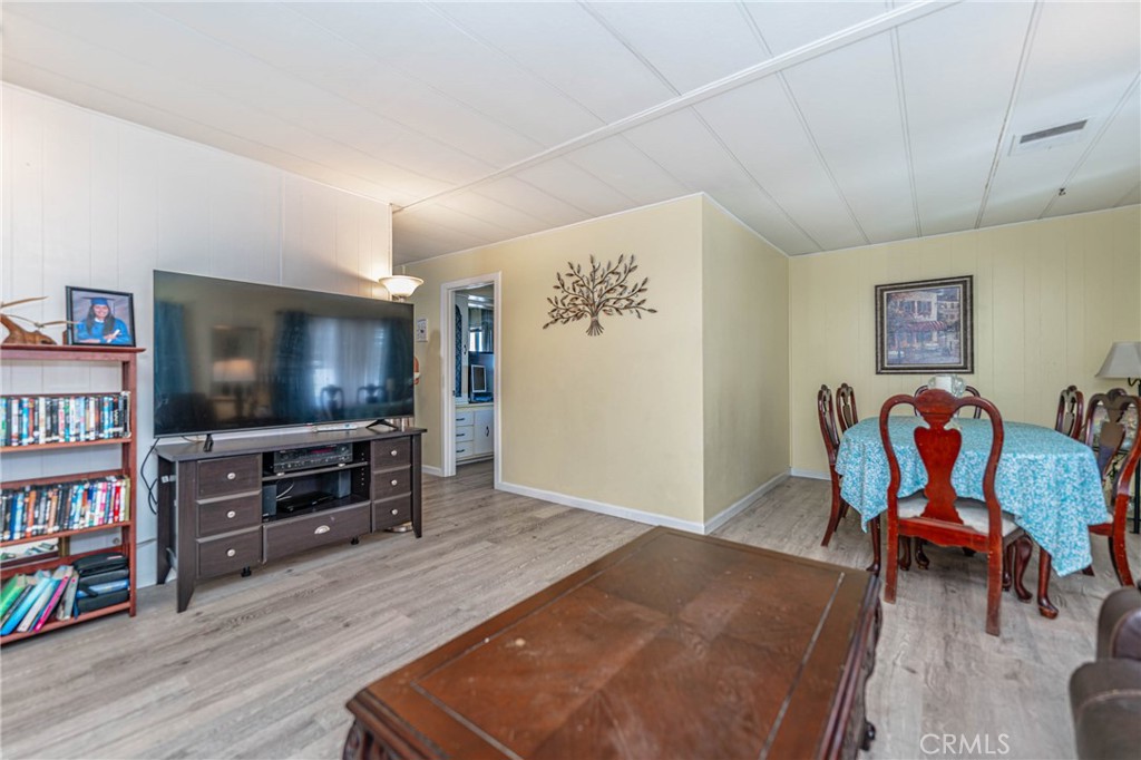 10550 Western Avenue 76