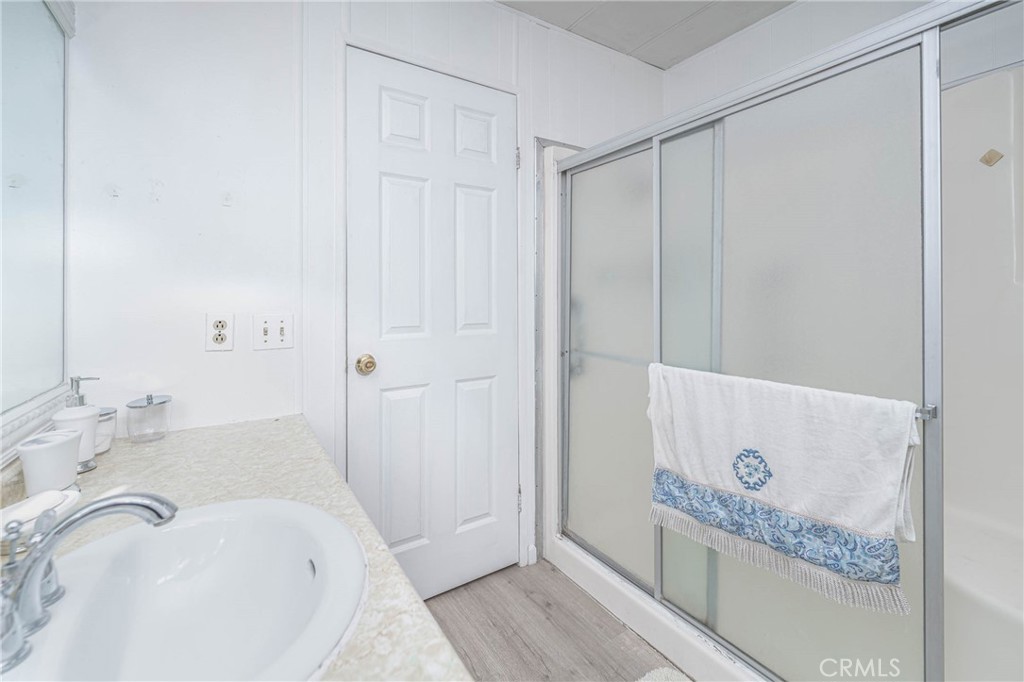 10550 Western Avenue 76