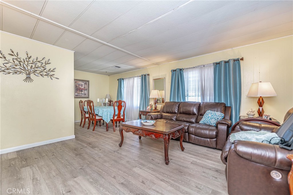 10550 Western Avenue 76