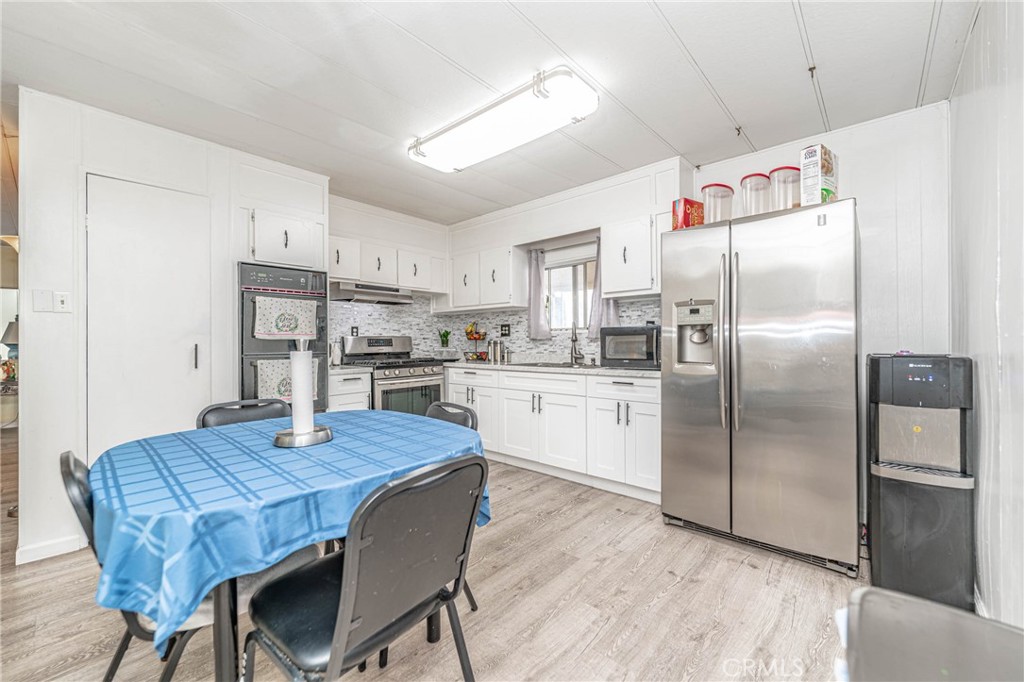 10550 Western Avenue 76