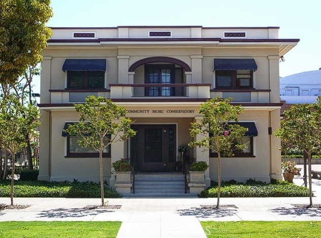 625 N Wrightwood Drive