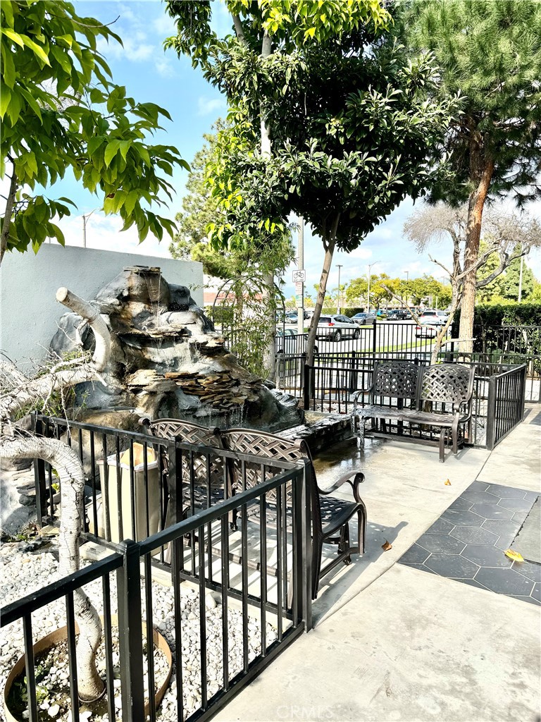 620 E San Antonio Drive 4