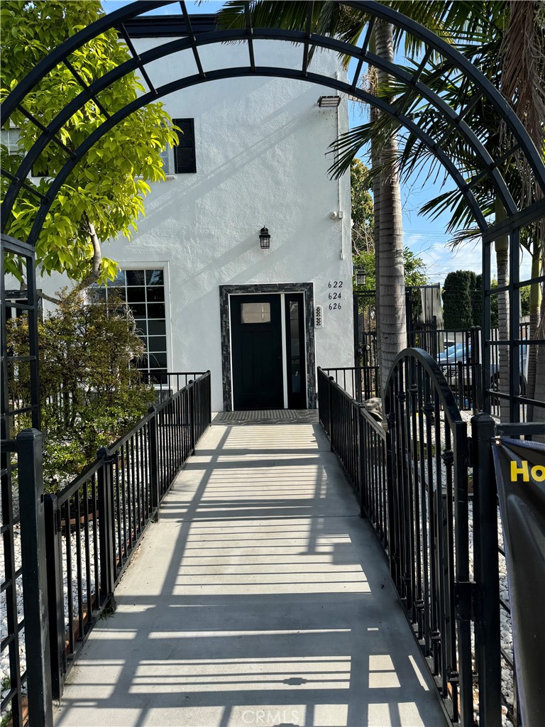 620 E San Antonio Drive 4