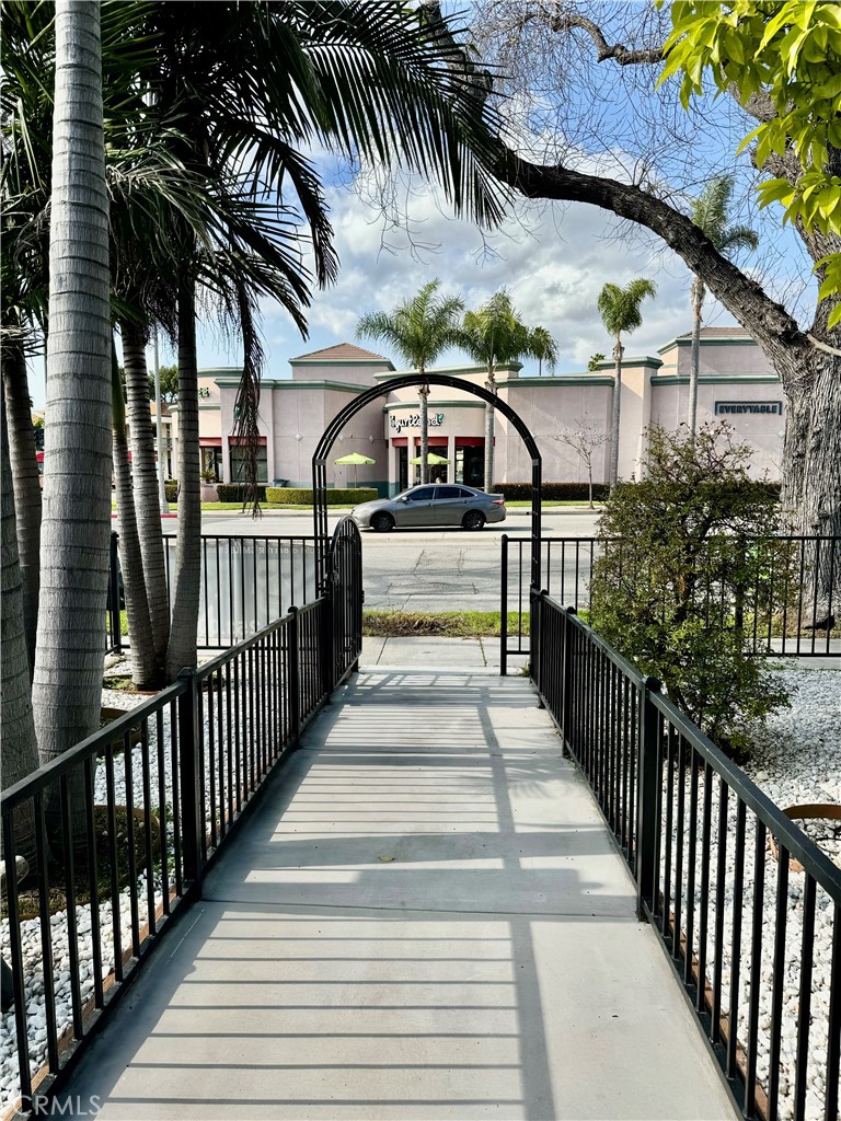 620 E San Antonio Drive 4