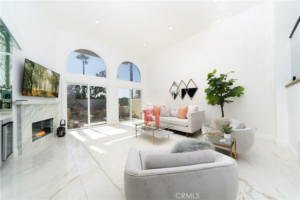 6015 Shadowbrook Circle