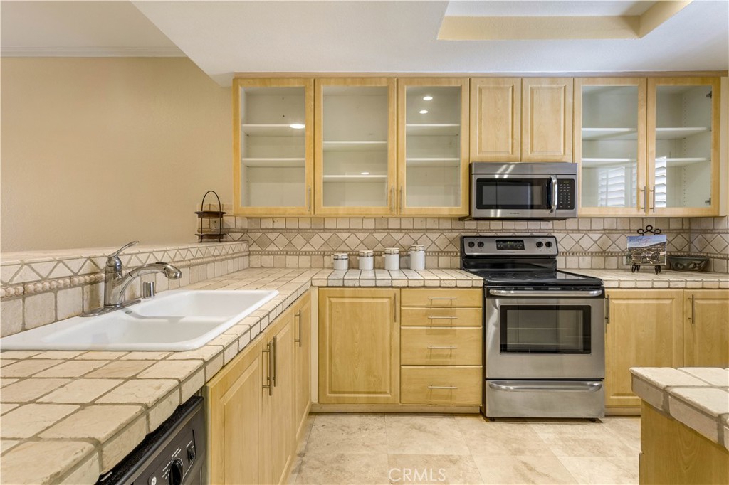 40 Villa Point Drive