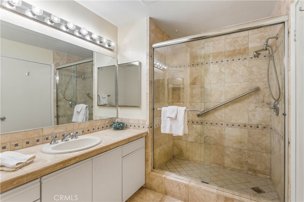 40 Villa Point Drive