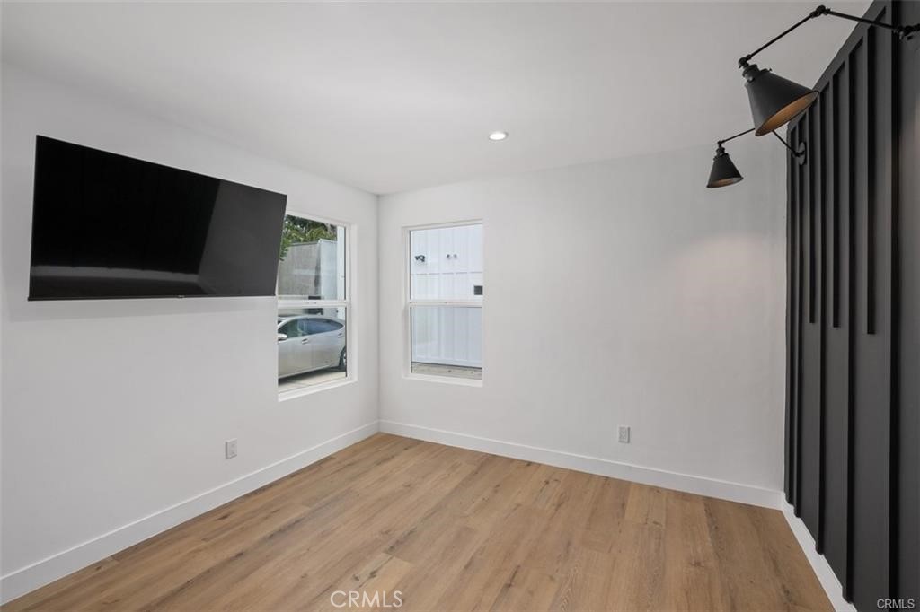 373 Victoria Street 1