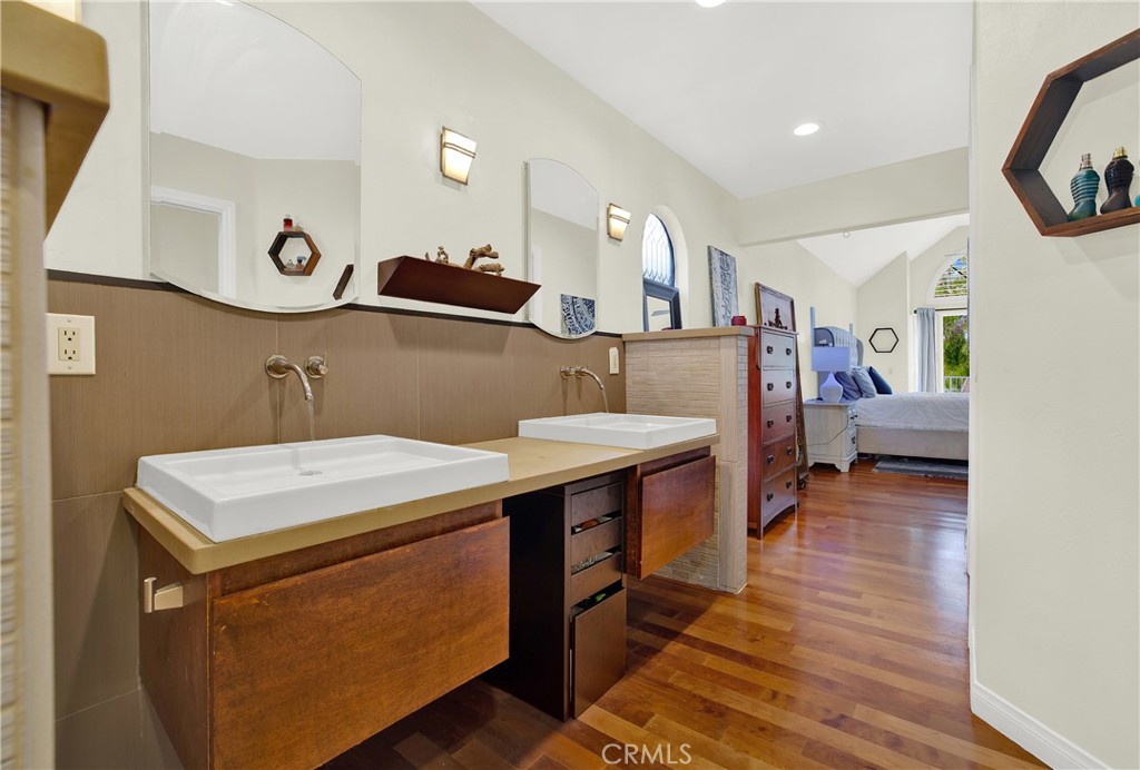 140 Avenida Mesita 15