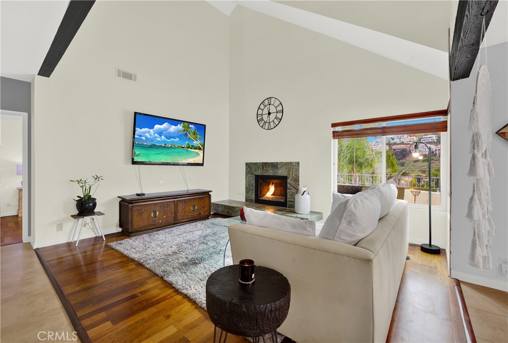 140 Avenida Mesita 15