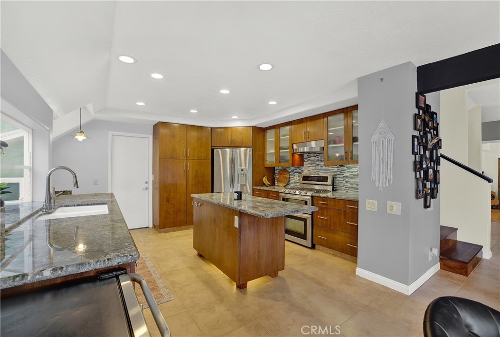 140 Avenida Mesita 15