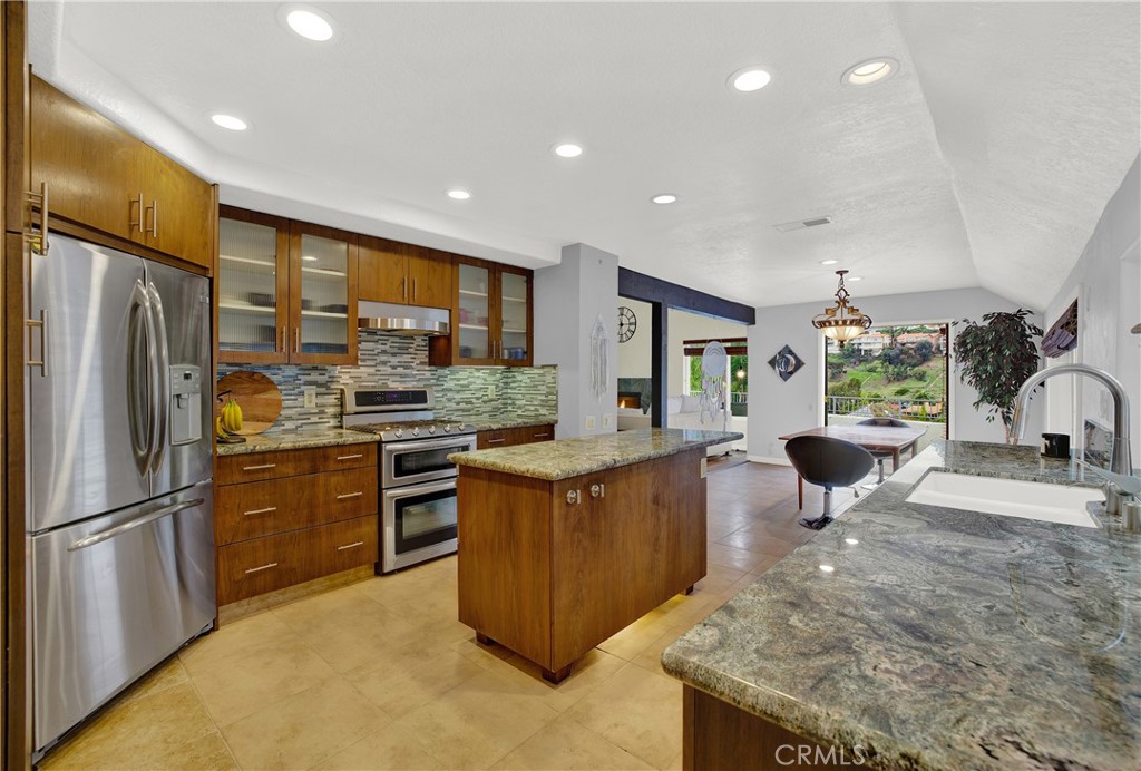 140 Avenida Mesita 15