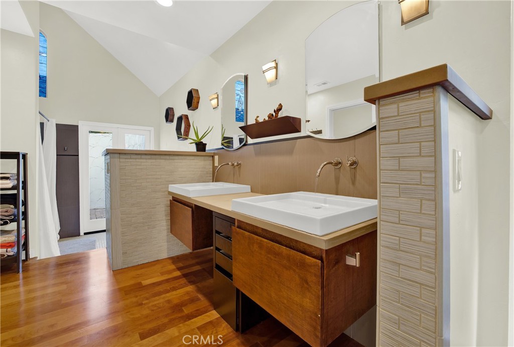 140 Avenida Mesita 15