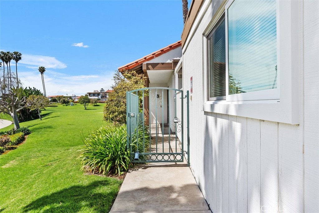 701 Calle Los Olivos