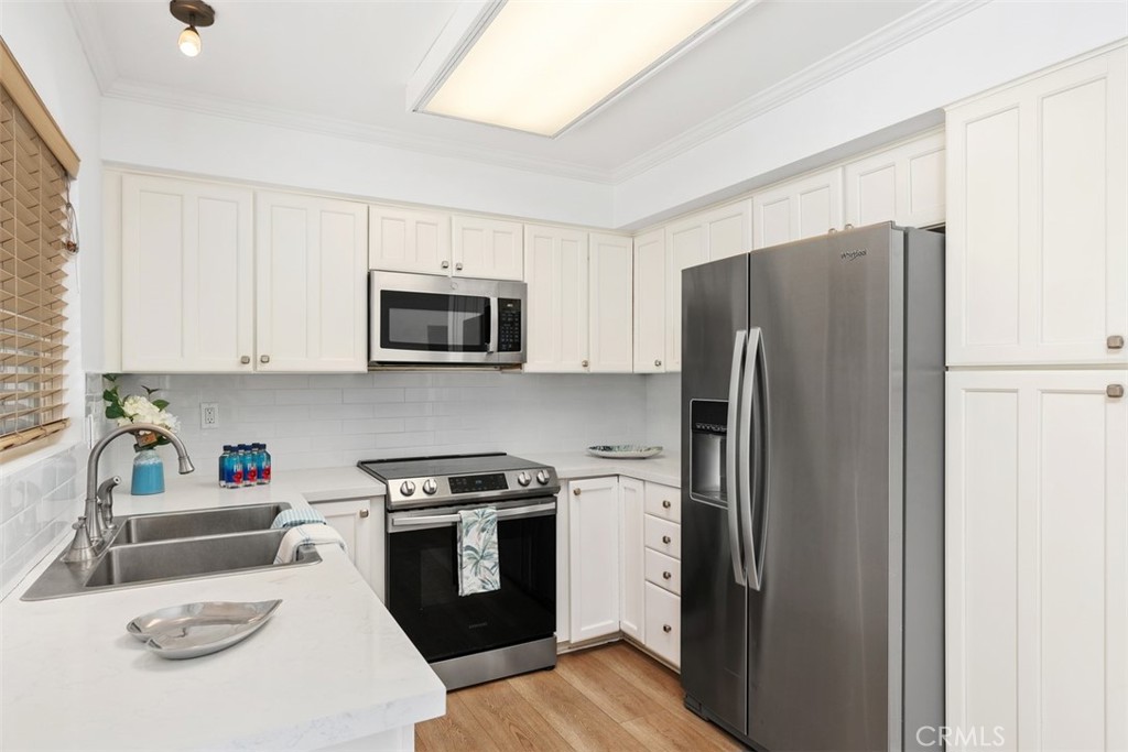 701 Calle Los Olivos