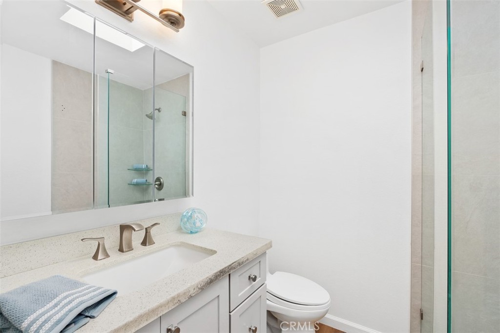 701 Calle Los Olivos