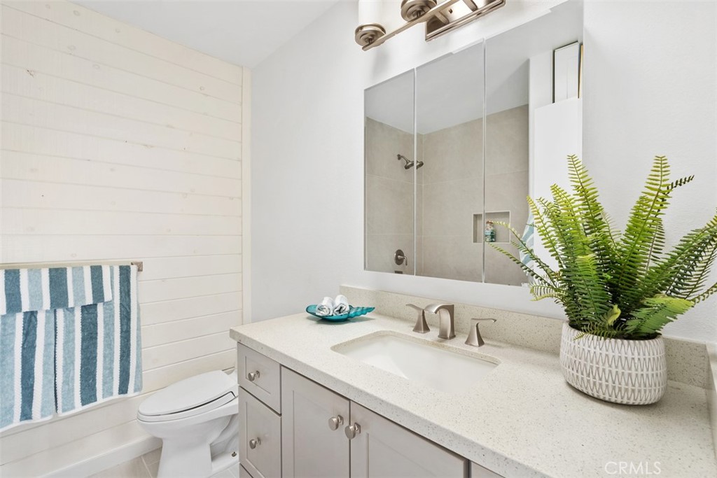 701 Calle Los Olivos