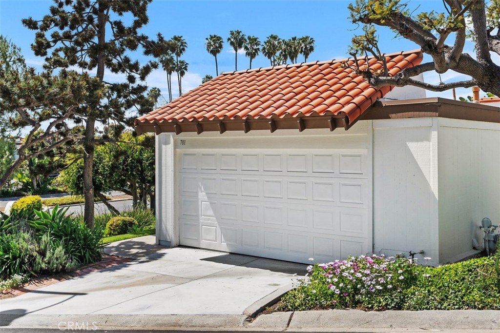 701 Calle Los Olivos