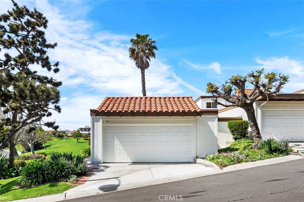 701 Calle Los Olivos