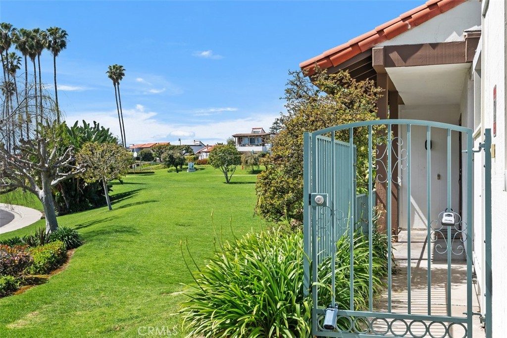 701 Calle Los Olivos