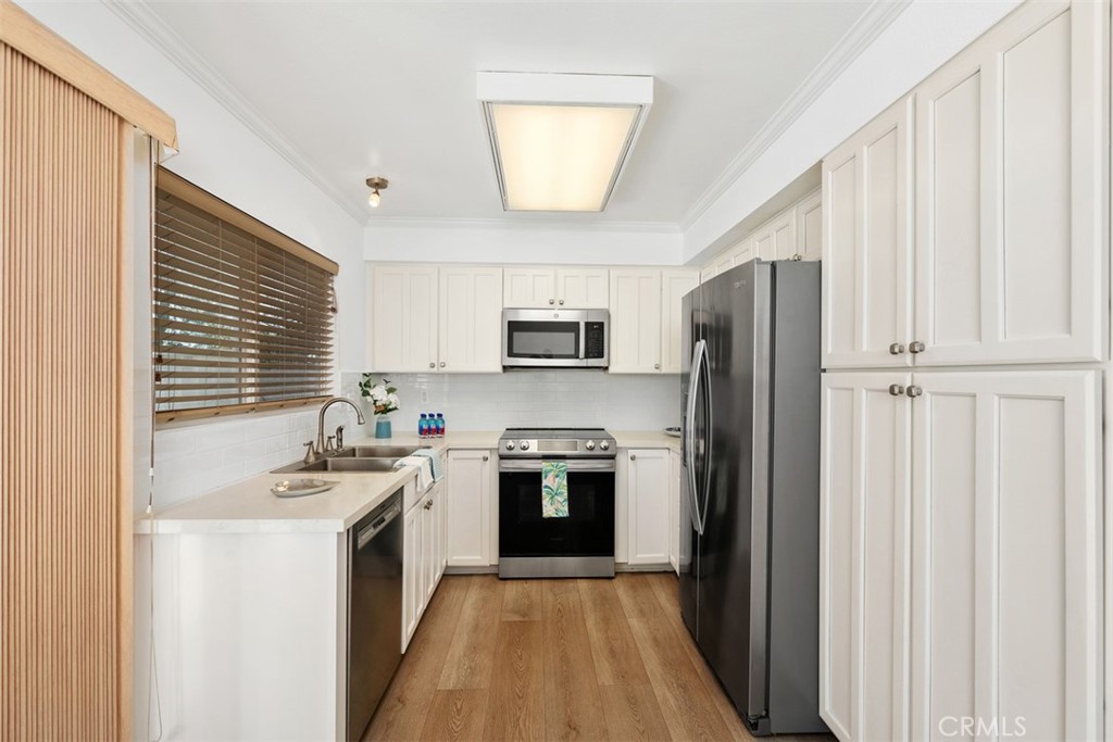 701 Calle Los Olivos