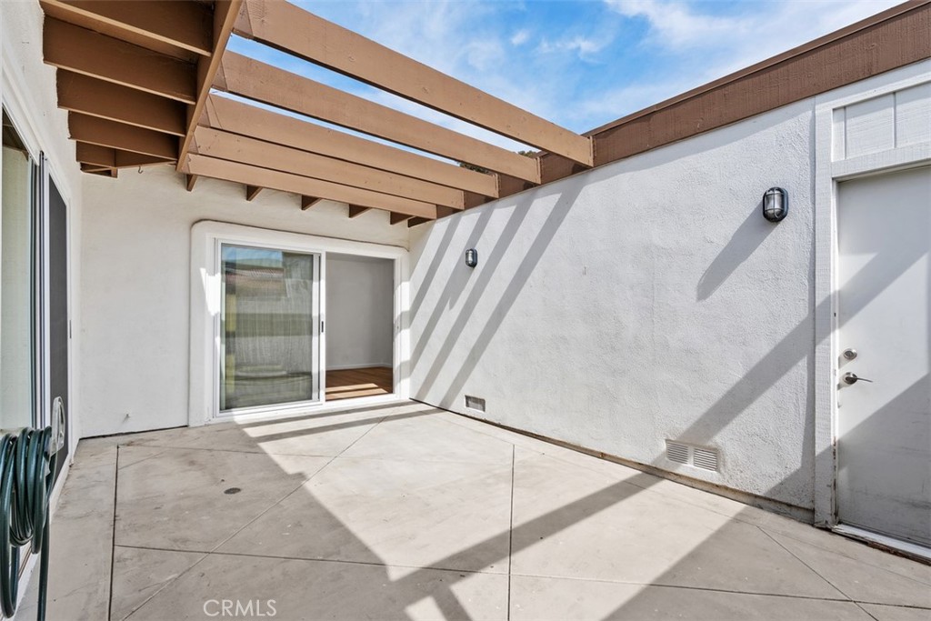 701 Calle Los Olivos