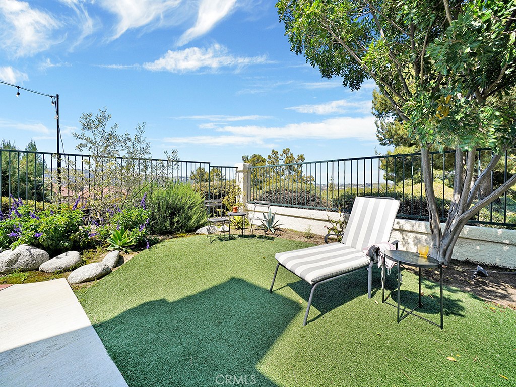 27379 Paseo La Serna