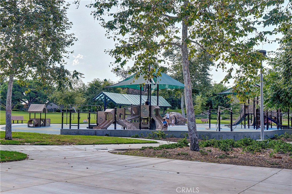 16 Queens Wreath Way