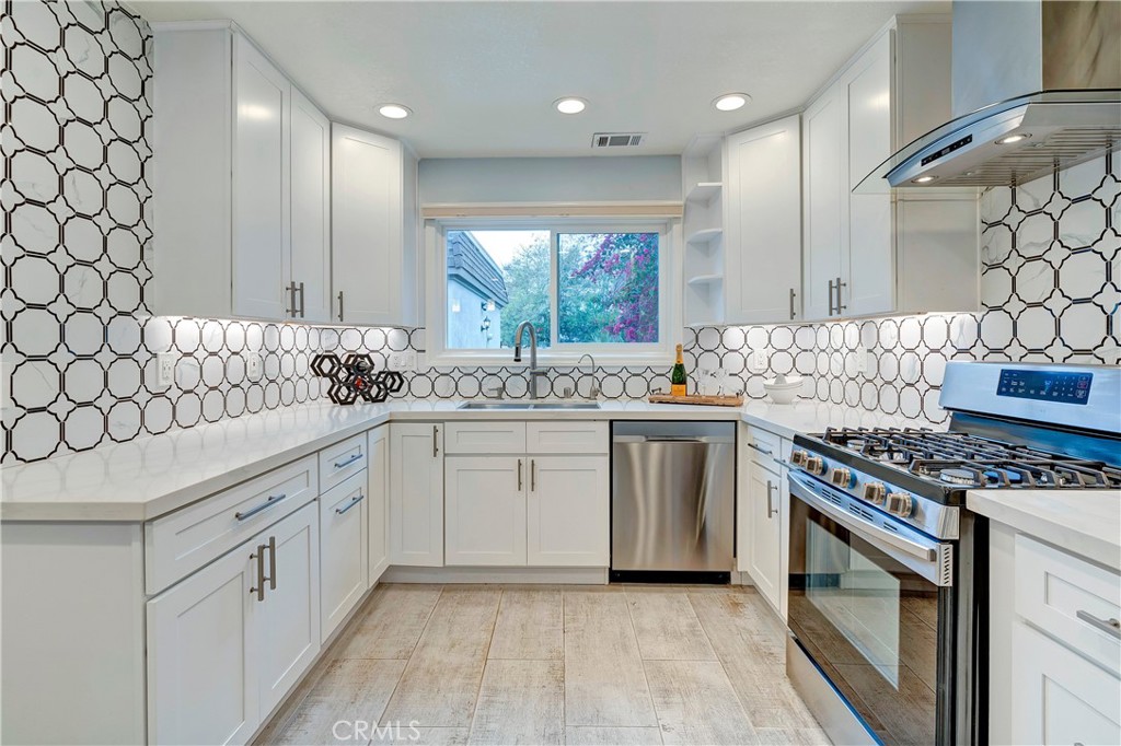 16 Queens Wreath Way