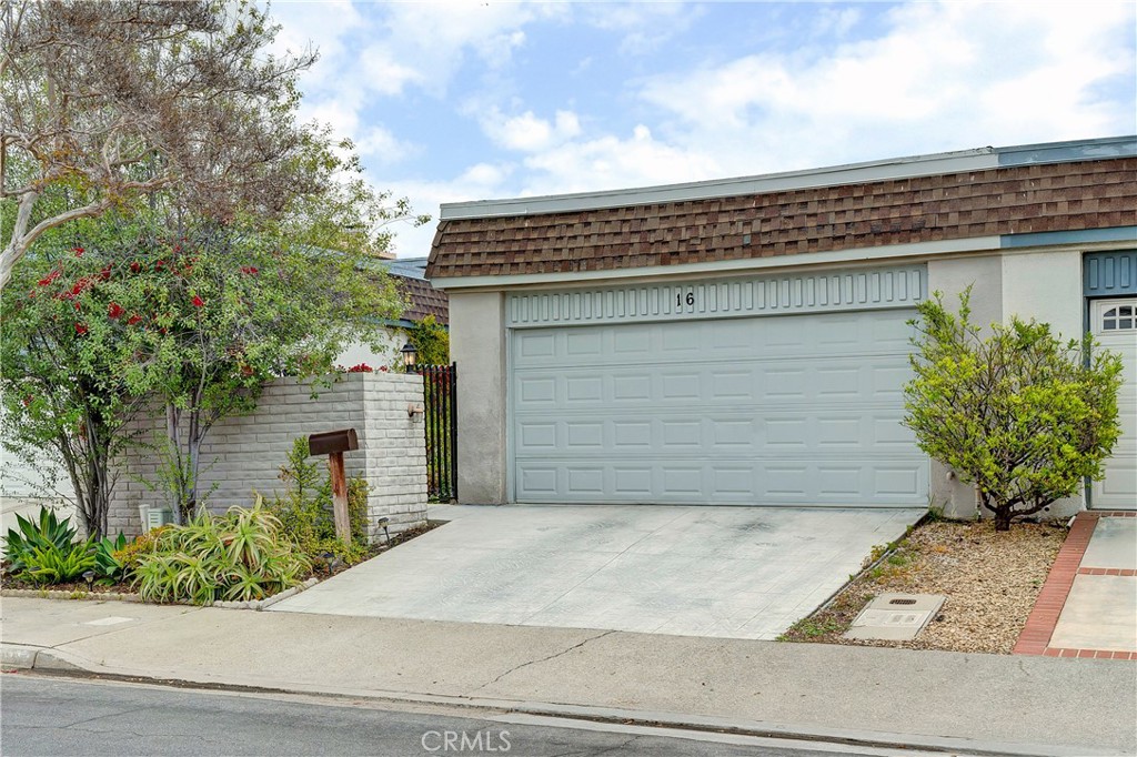 16 Queens Wreath Way