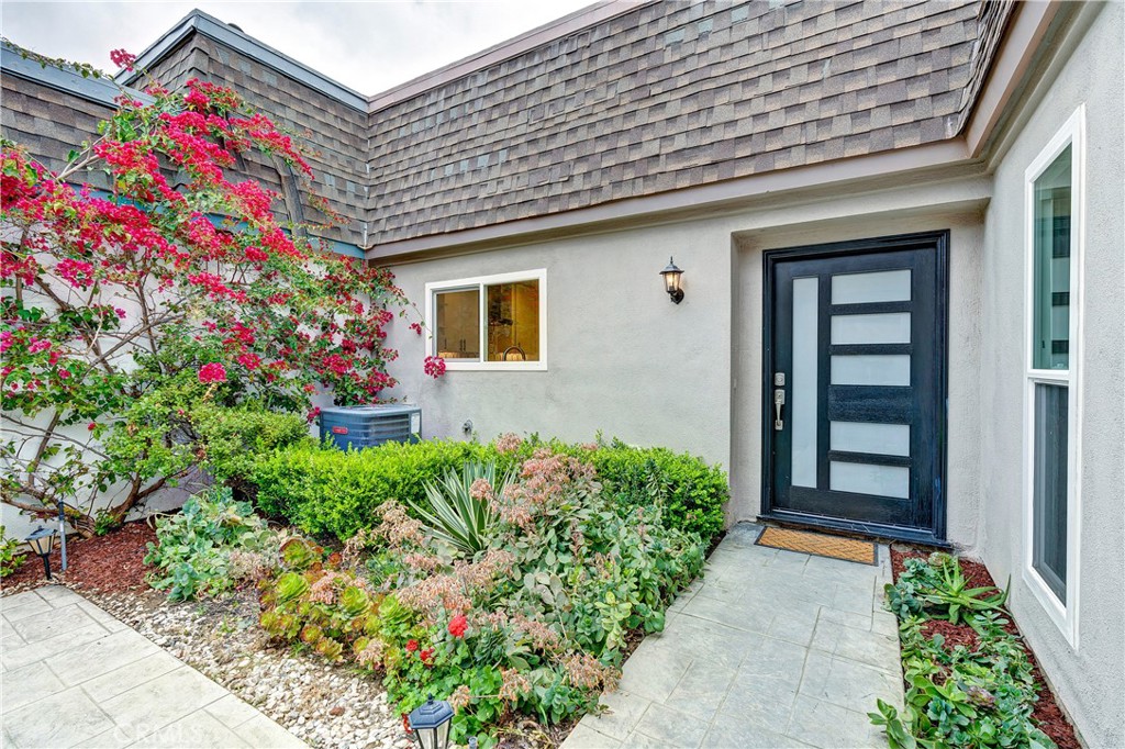 16 Queens Wreath Way