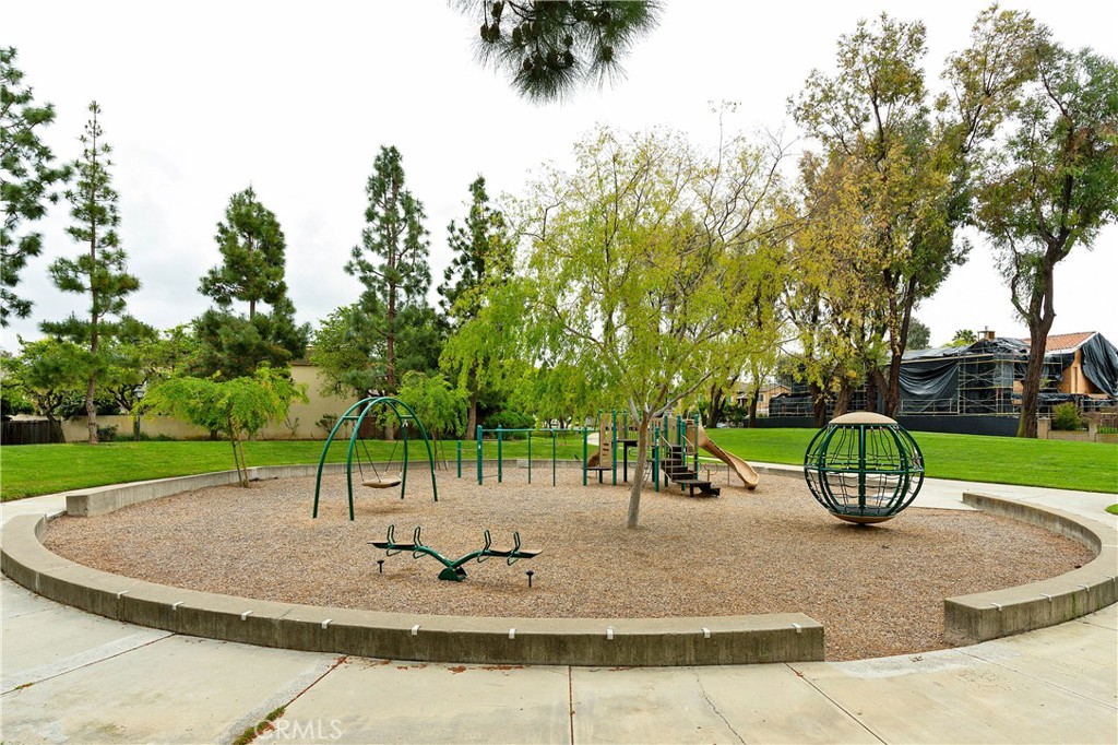 16 Queens Wreath Way