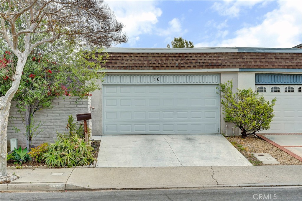 16 Queens Wreath Way