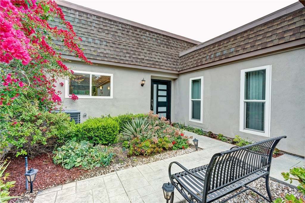 16 Queens Wreath Way