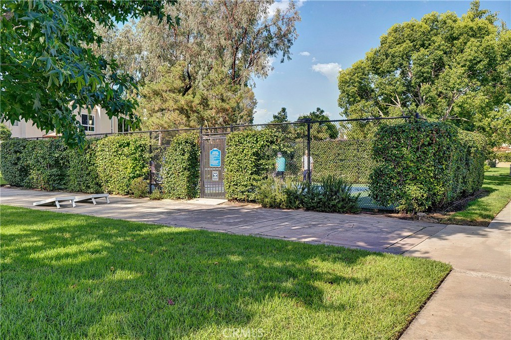 16 Queens Wreath Way