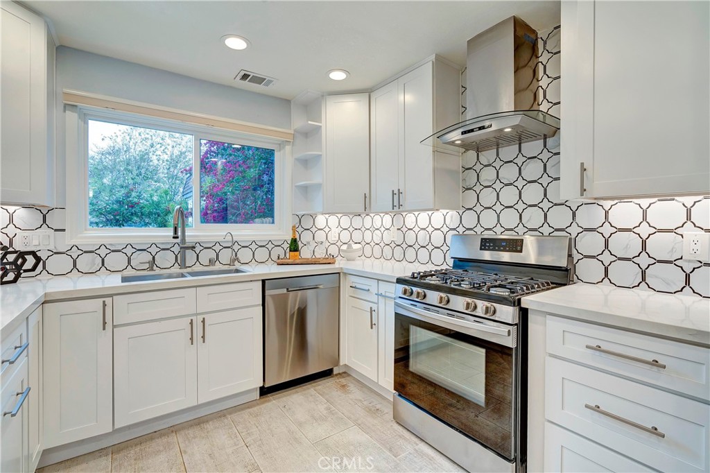 16 Queens Wreath Way