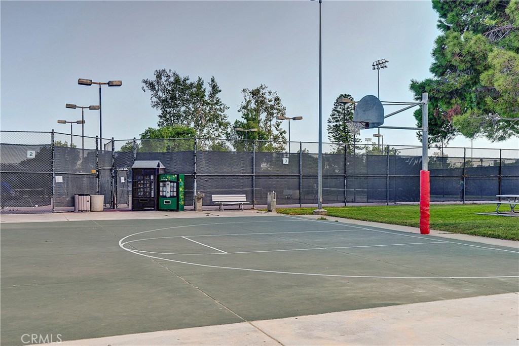 16 Queens Wreath Way