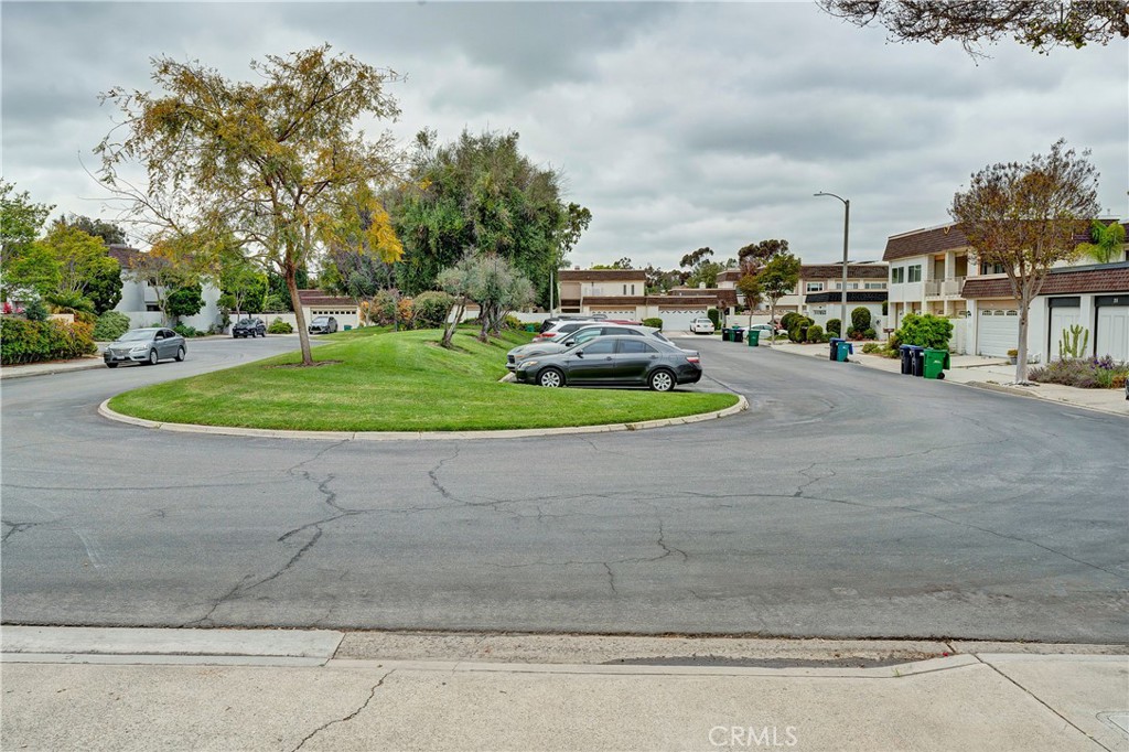 16 Queens Wreath Way