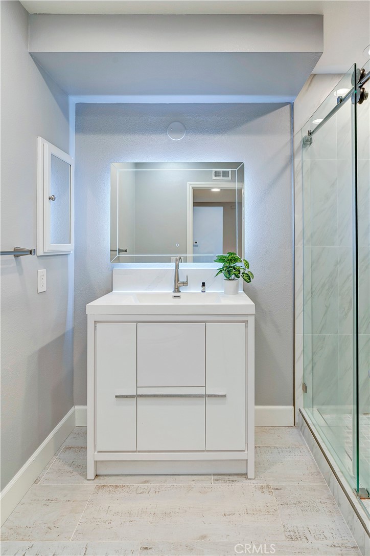 16 Queens Wreath Way