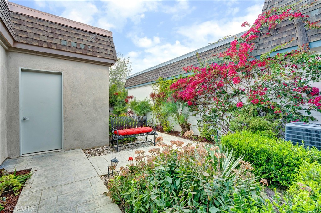 16 Queens Wreath Way