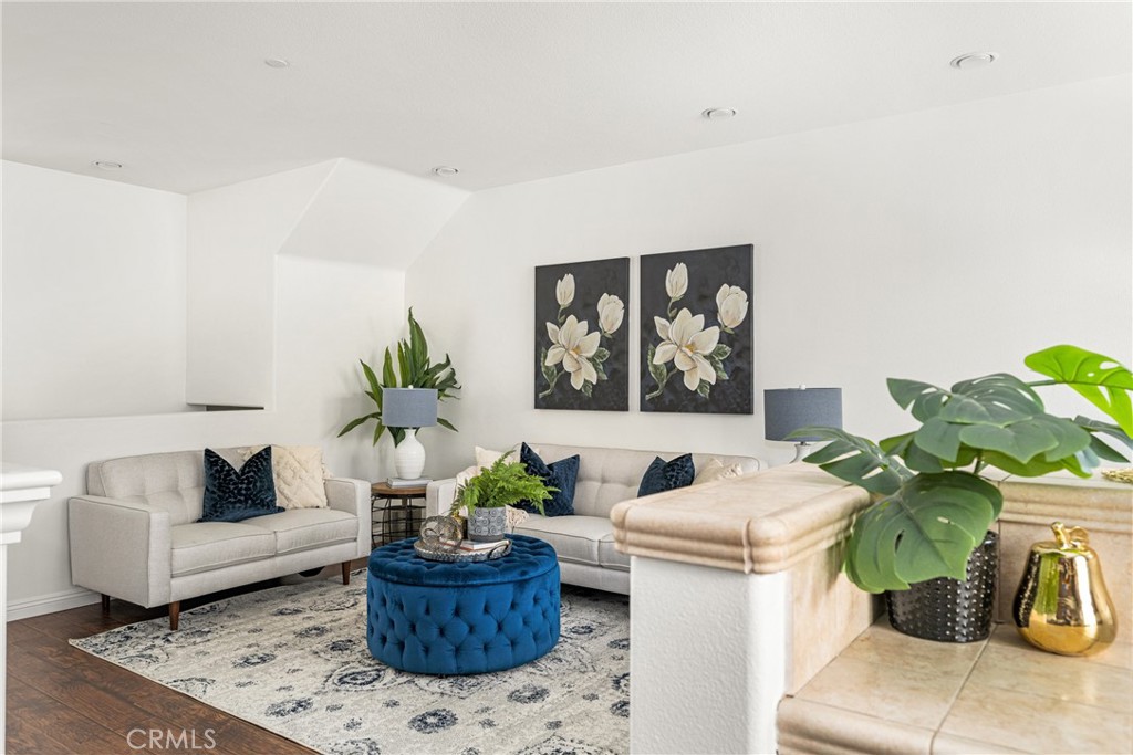 1512 Valencia Avenue