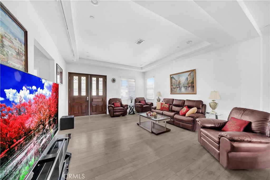 1010 W McFadden Avenue