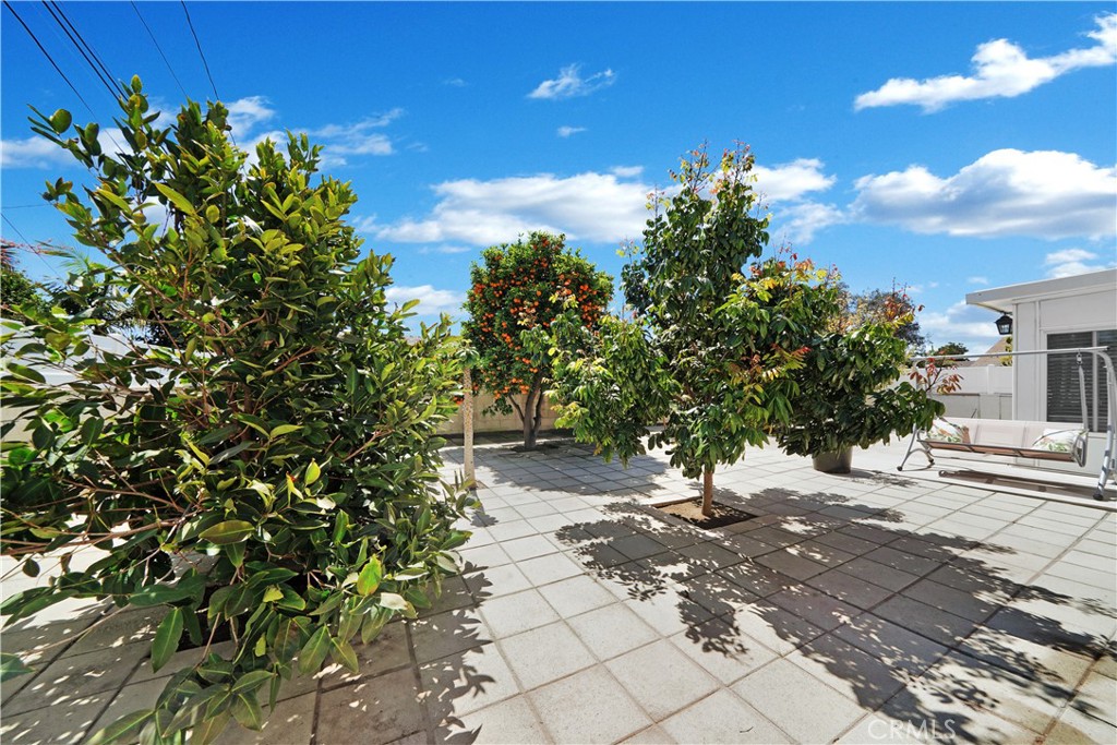 1010 W McFadden Avenue