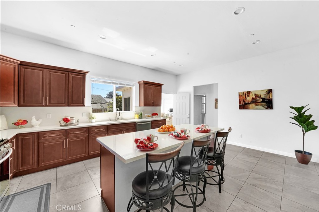 1010 W McFadden Avenue