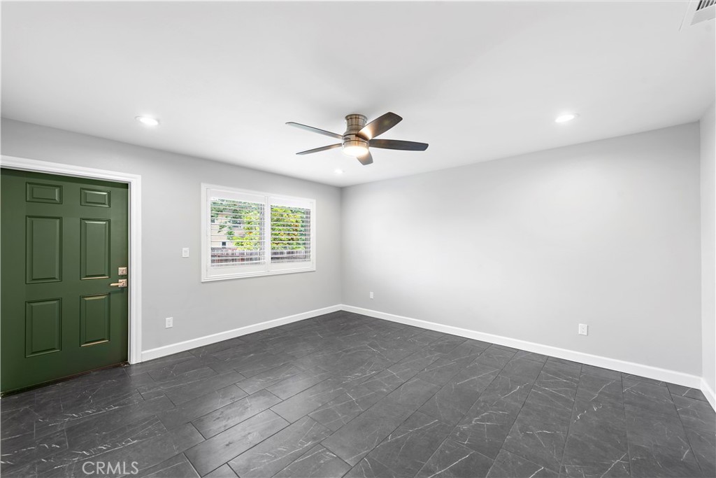 621 E Sycamore Avenue