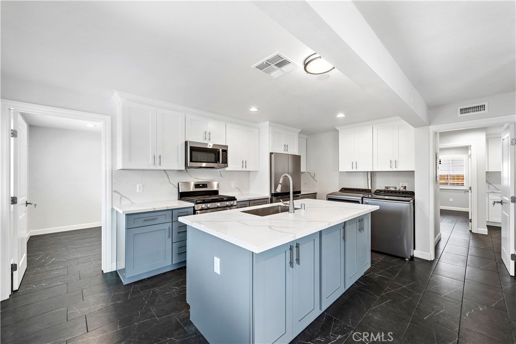 621 E Sycamore Avenue